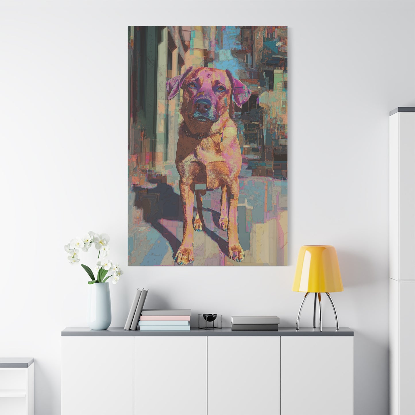 Chien Coloré en Milieu Urbain