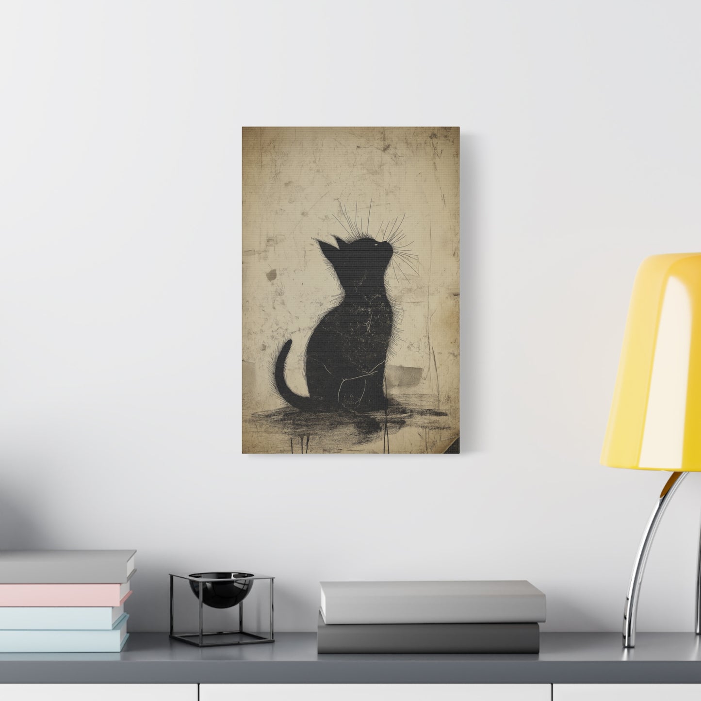 Élégance Féline en Silhouette Vintage